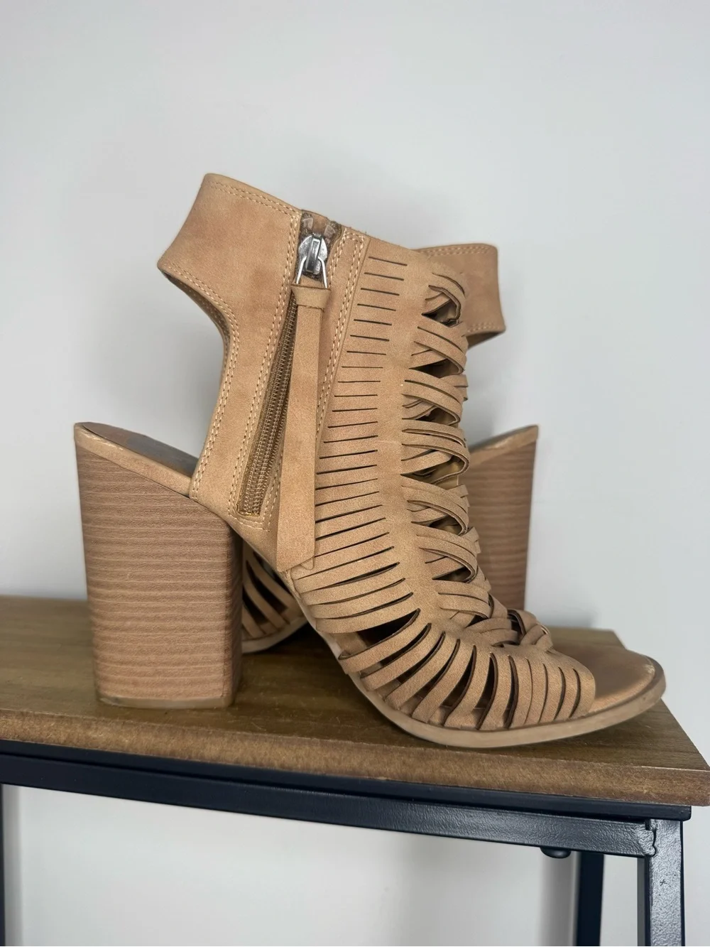 Dolce Vita Women's Tan Suede Peep-Toe Lace-Up Block Heel Sandals